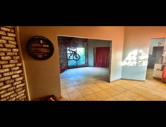 6 BEDROOM HOUSE FOR SALE IN WIERDA PARK